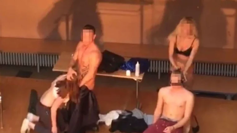 Strip in der Schule